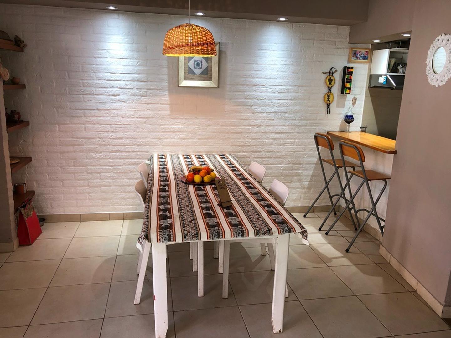 Casa 4 ambientes con 2 baños