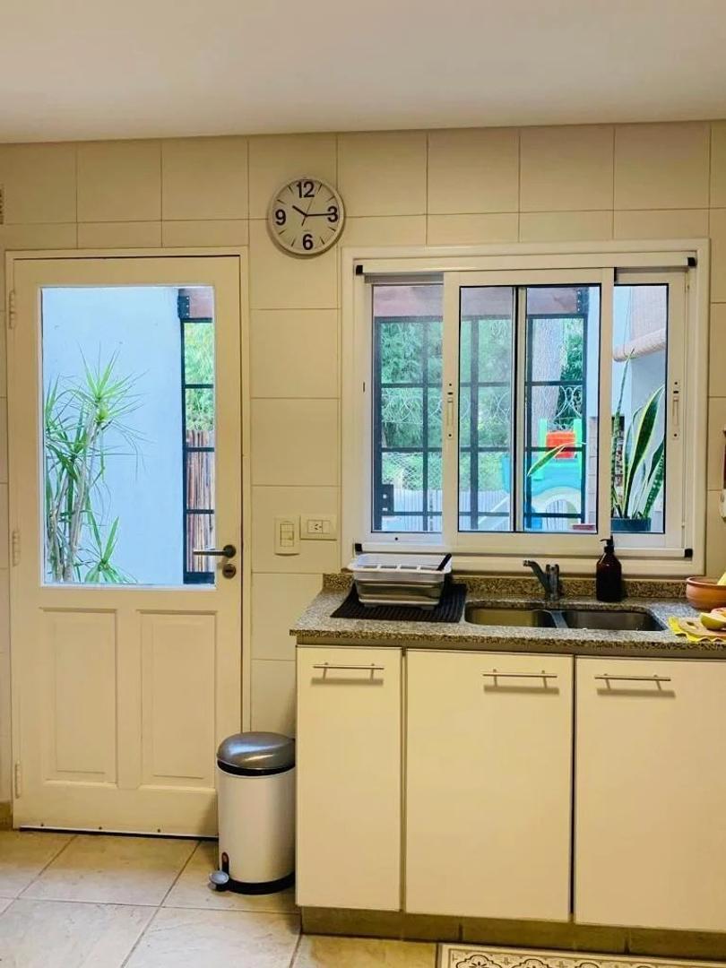 Casa 3 ambientes con 2 baños