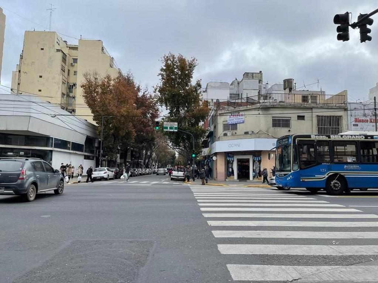 Local en Alquiler en Flores, $ 5.000.000