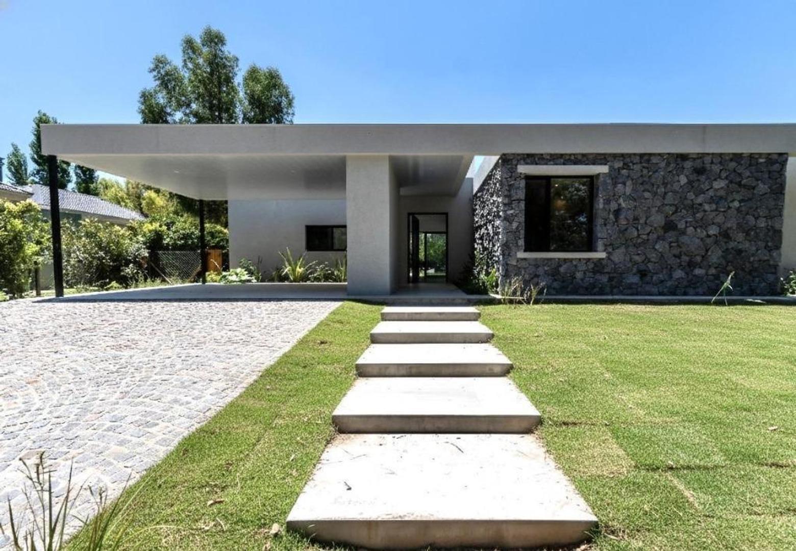 Casa Moderna a Estrenar en Venta en La Concepcion Lujan Apta