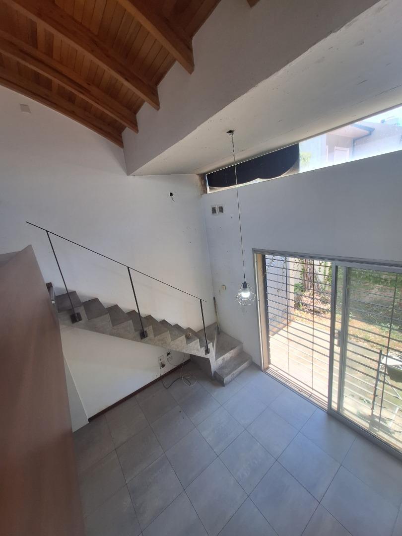 Departamento en Alquiler en Bernal, $ 700.000