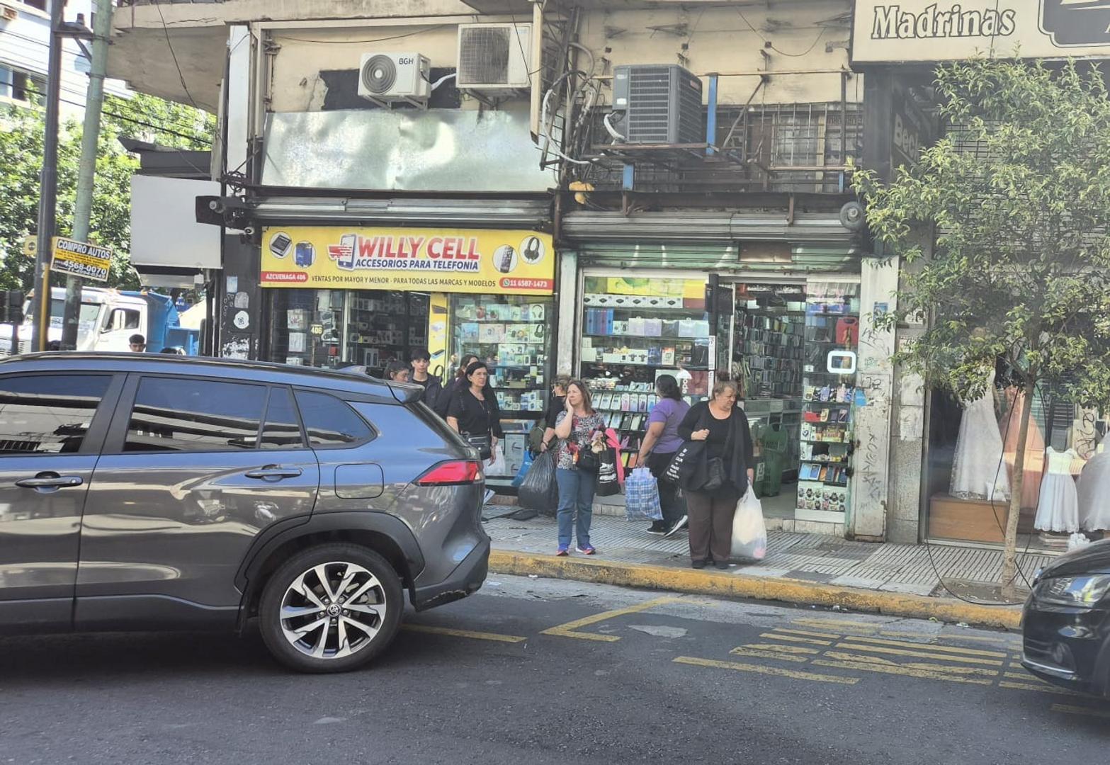 Excelente local en Azcuenaga casi Corrientes sin expensas