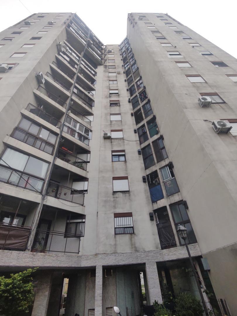 EXCELENTE DEPTO.EN VTA.TRES AMB.C/LAVADERO,BALCON NUEVO 