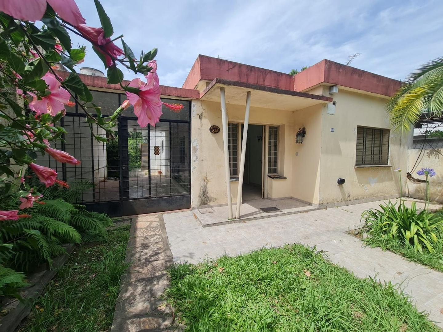 Casa 3 ambientes con 1 baño