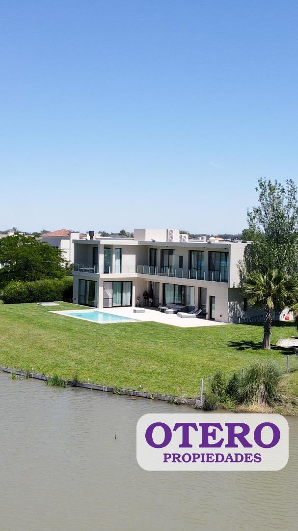 Casa 5 ambientes con 5 baños