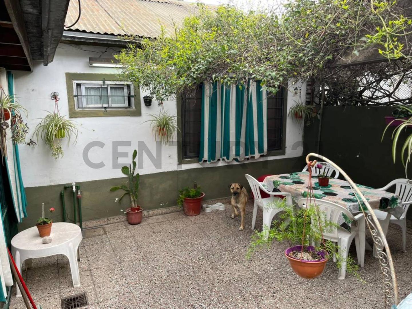 VENTA DE CASA 3 AMBIENTES CON COCHERA, PATIO Y TERRAZA EN MONTE GRANDE