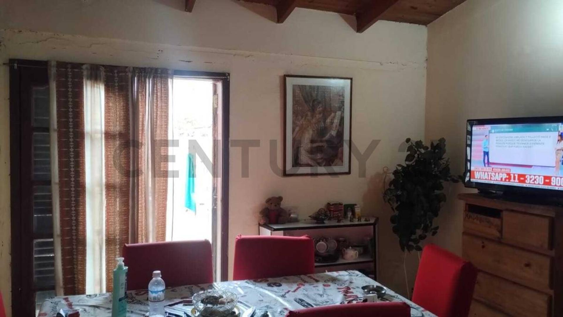 124 entre 530 y 531 Casa con local comercial a la venta, Ensenada.