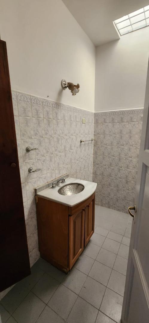 Casa en Alquiler con 2 cocheras