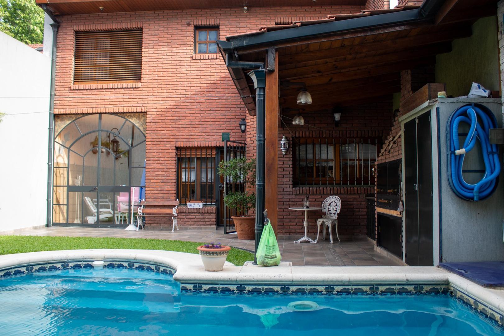 Casa 5 ambientes con 4 baños