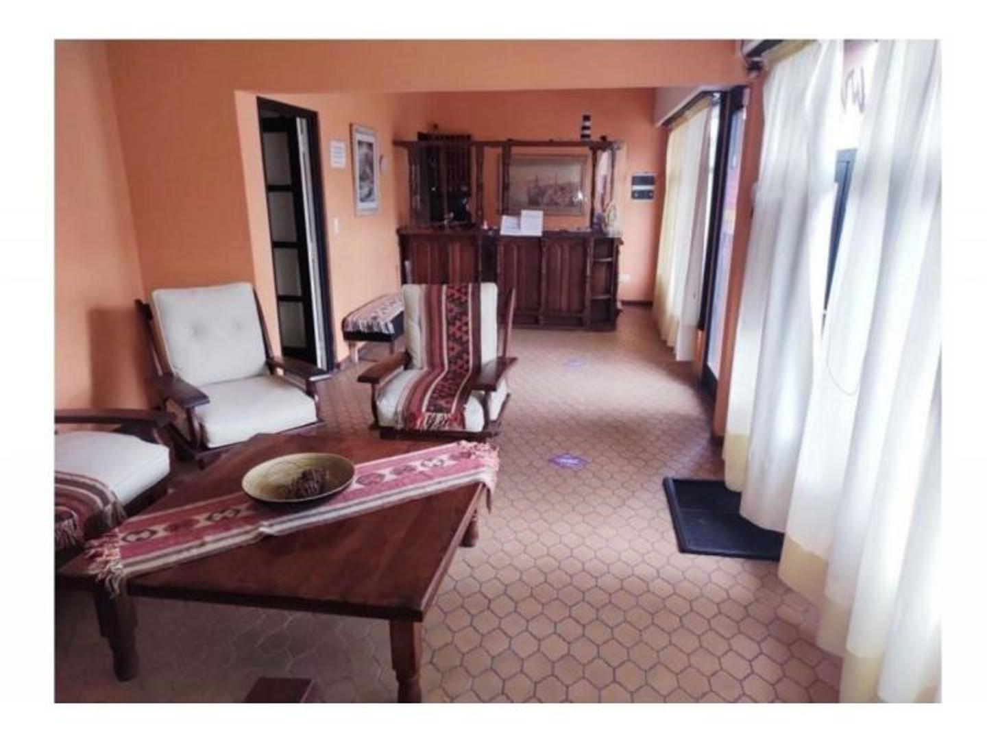 Departamento 25 ambientes con 24 baños