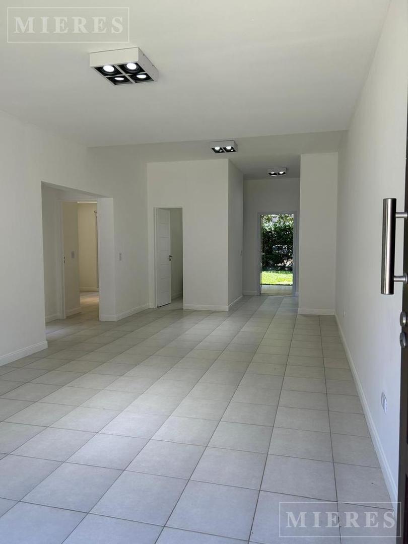 Departamento en planta baja con jardín en venta en El Palmar, Nordelta