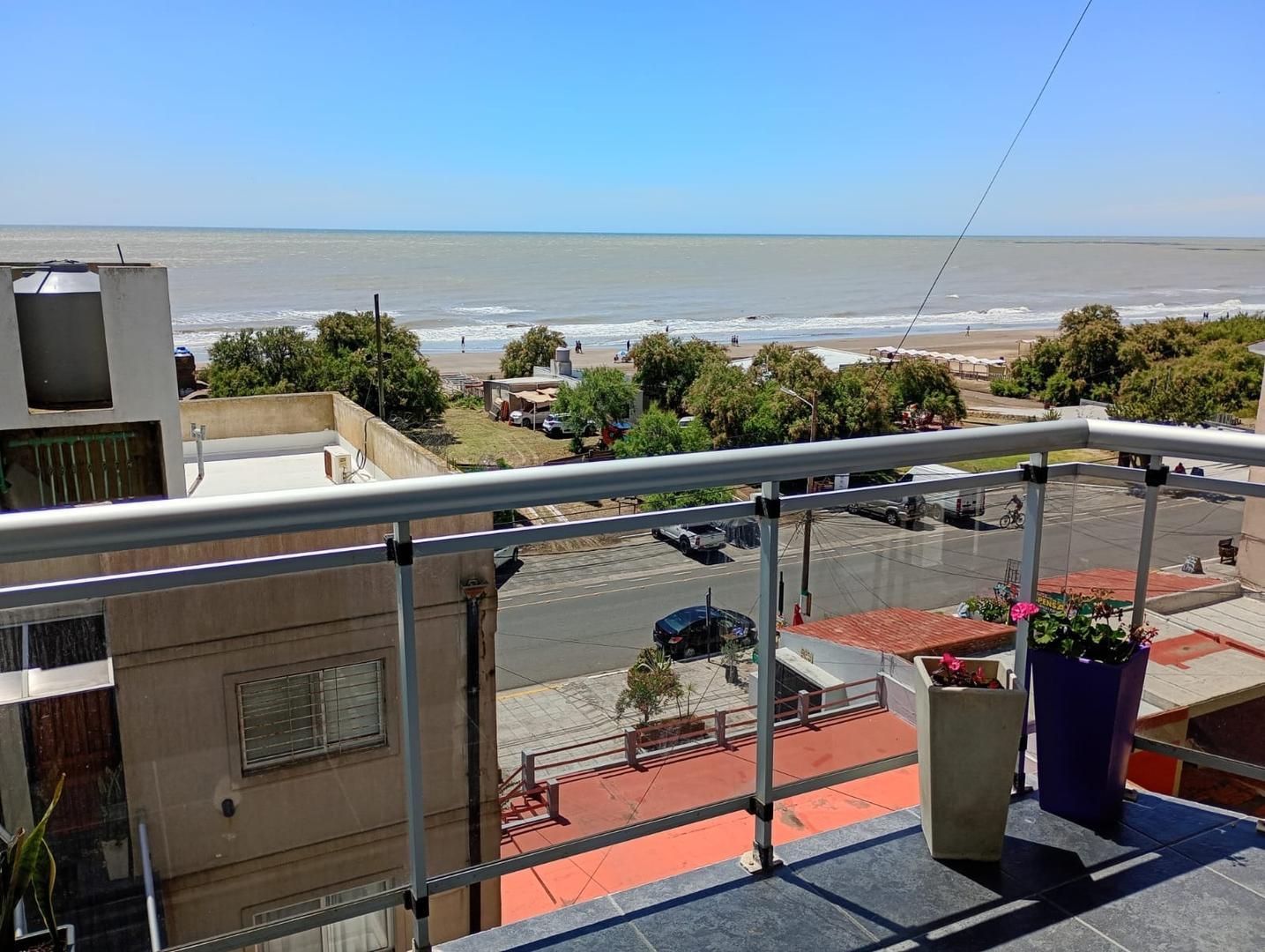Departamento tres ambientes con cochera y vista al mar!