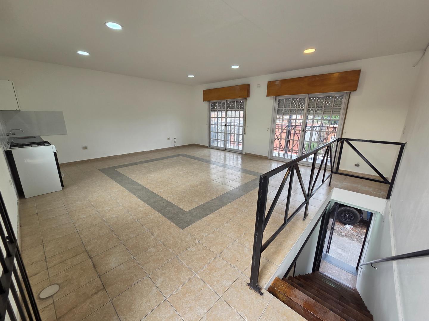 Depto Tipo Casa en Alquiler en Claypole, $ 450.000