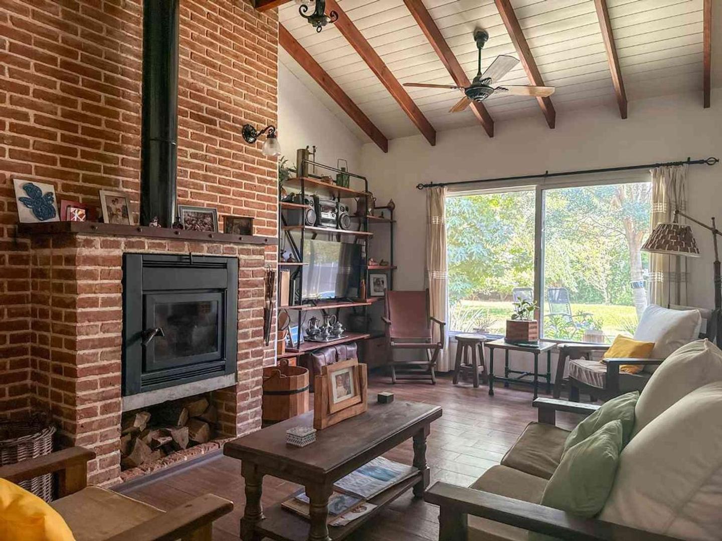 Casa 4 ambientes con 2 baños