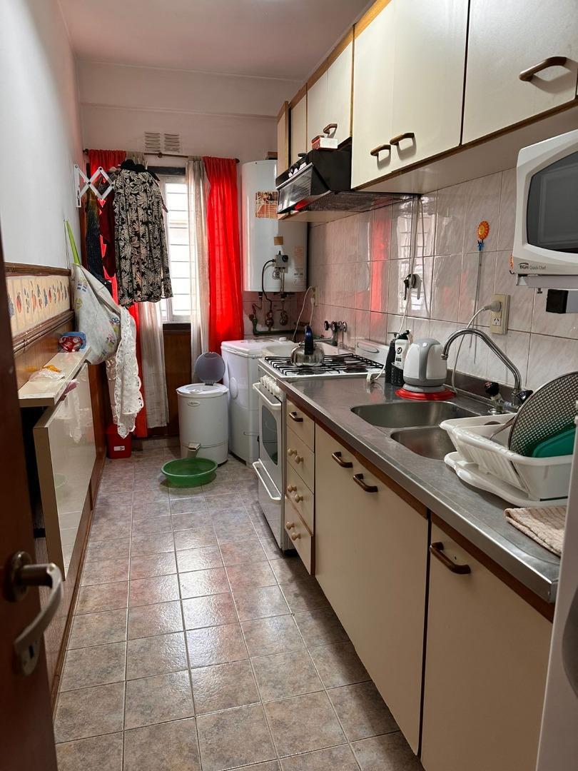 San Martin 1810 , Piso 2