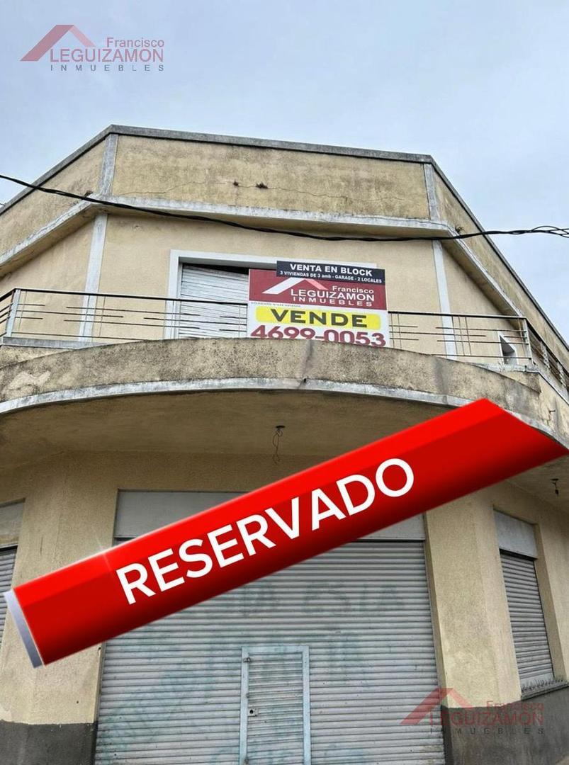 CASA MULTIFAMILIAR - IDEAL INVERSOR - 3 VIVIENDAS   2 LOCALES