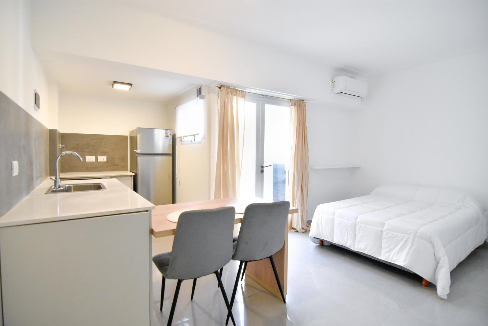 Departamento monoambiente con balcón - A. Brown y Buenos AIres