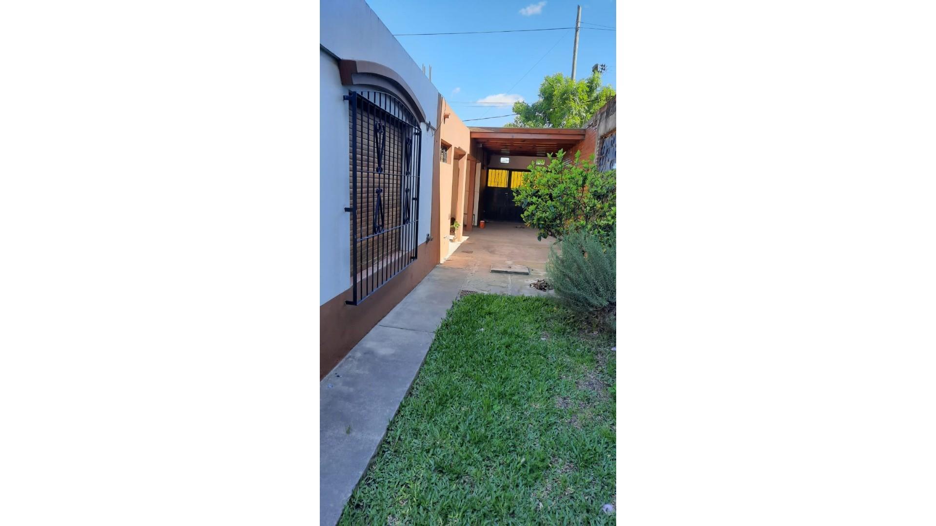 Casa 3 ambientes con 1 baño