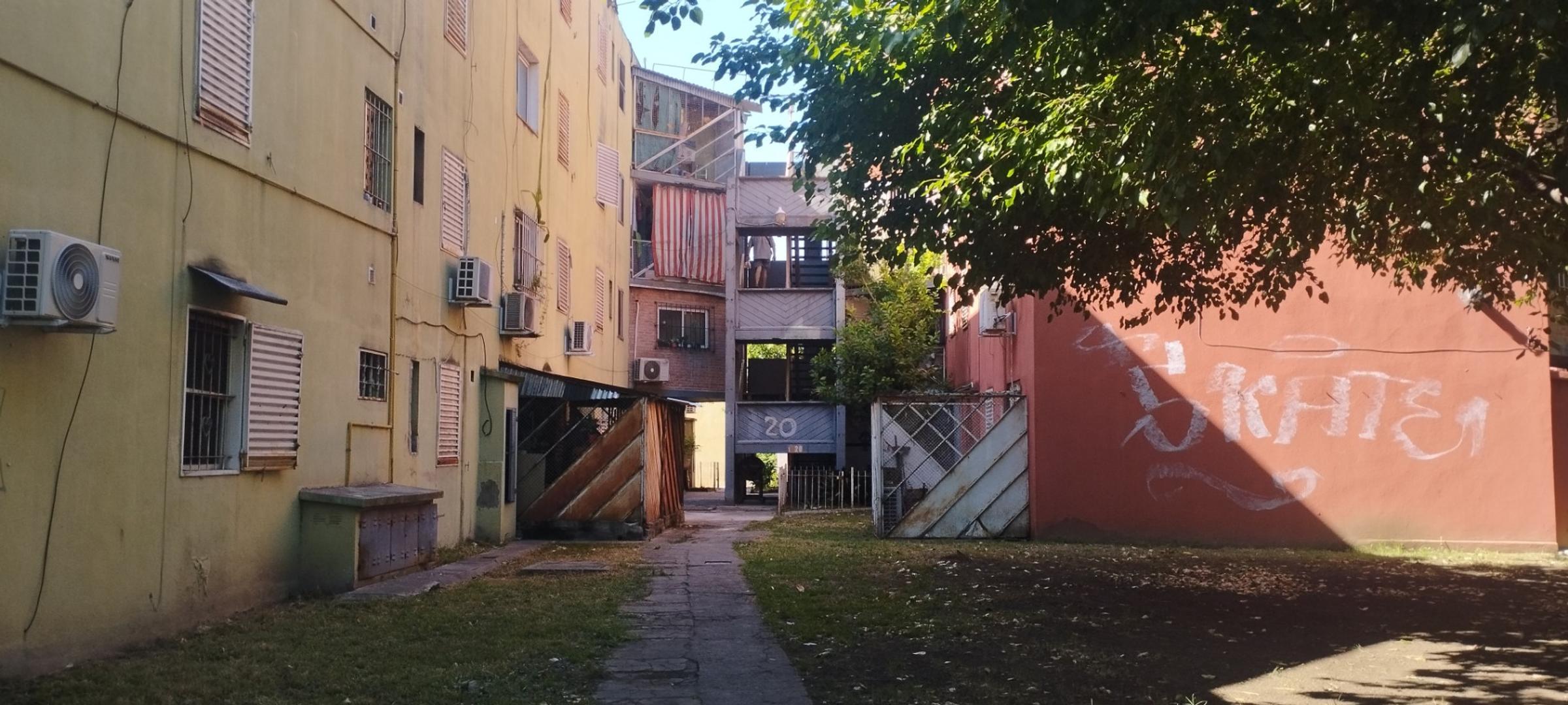 DEPARTAMENTO CON AMBIENTES AMPLIOS EN MUY BUENA UBICACION