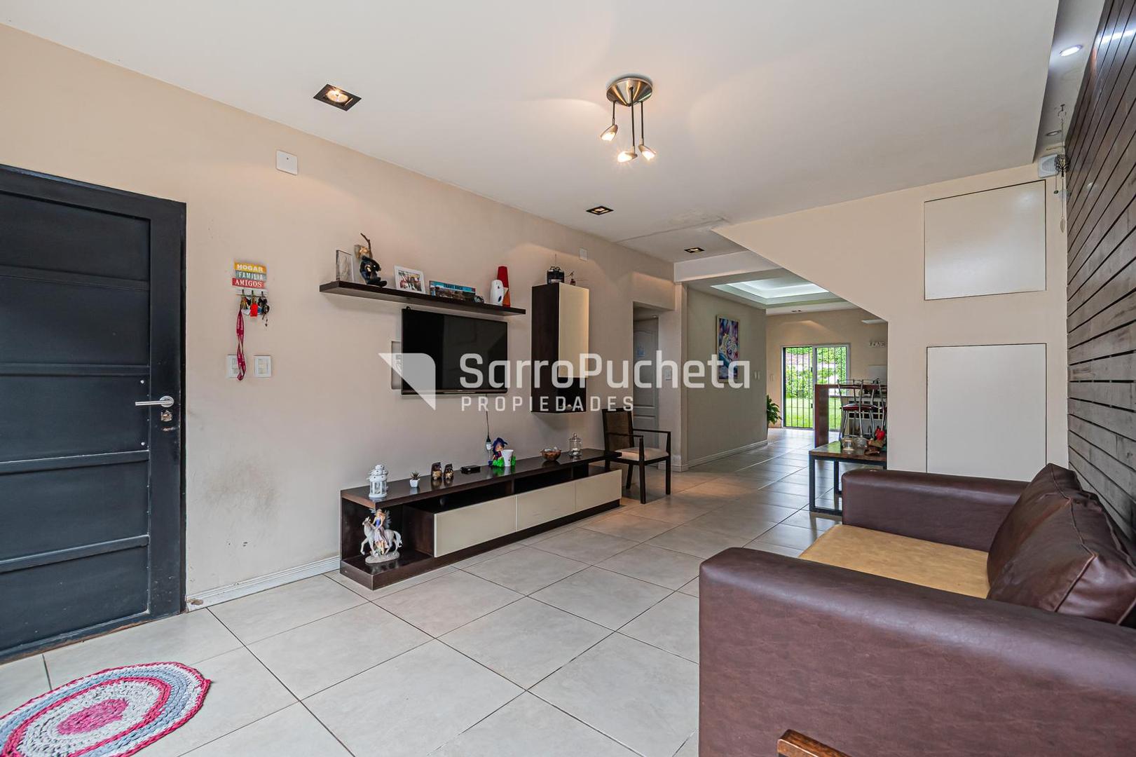 Casa en Venta con 2 cocheras
