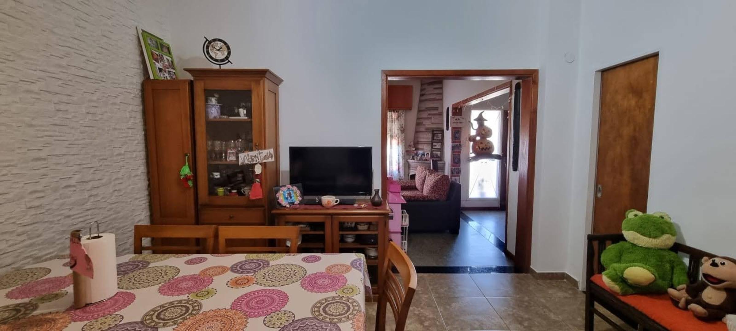 Casa 3 ambientes con 2 baños
