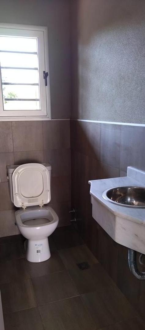 Casa 3 ambientes con 2 baños