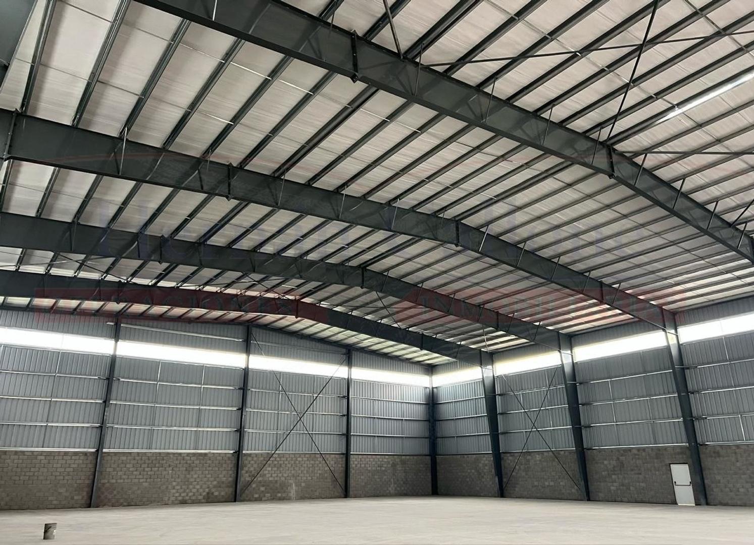 NAVE INDUSTRIAL DE 1422 M² A ESTRENAR EN EL PIM 1