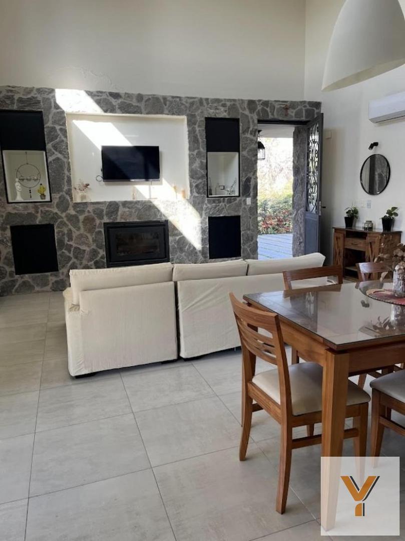 Casa 5 ambientes con 2 baños