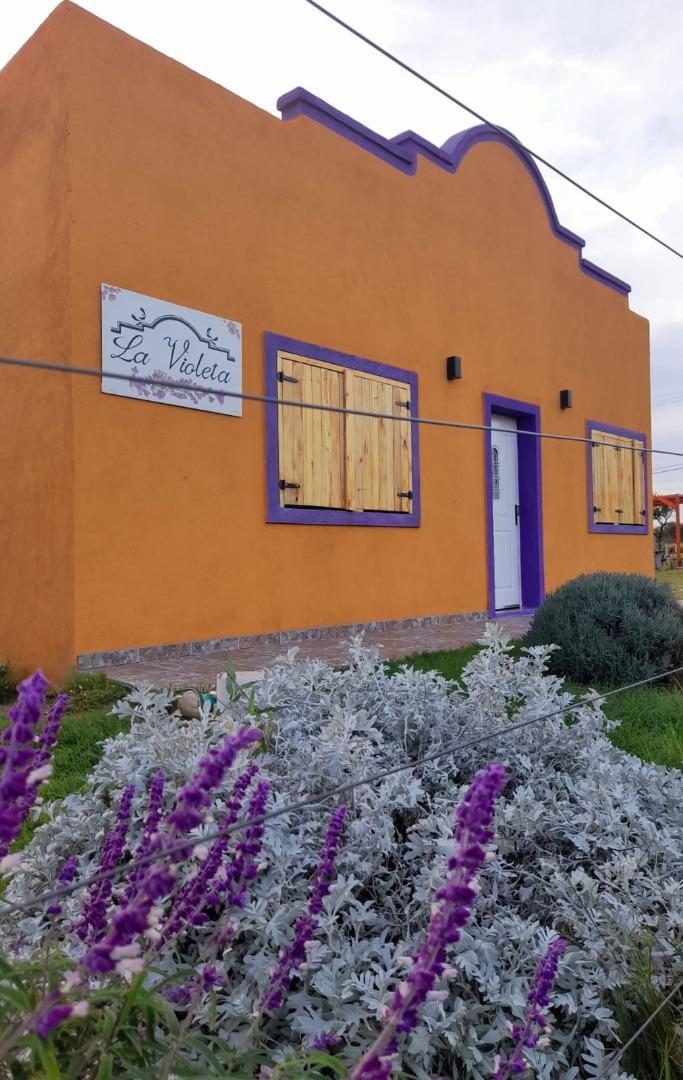 Casa 2 ambientes con 1 baño