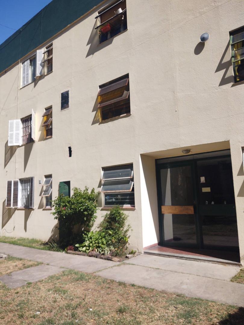 DEPTO 3 AMBIENTES EN BARRIO ENVION 3