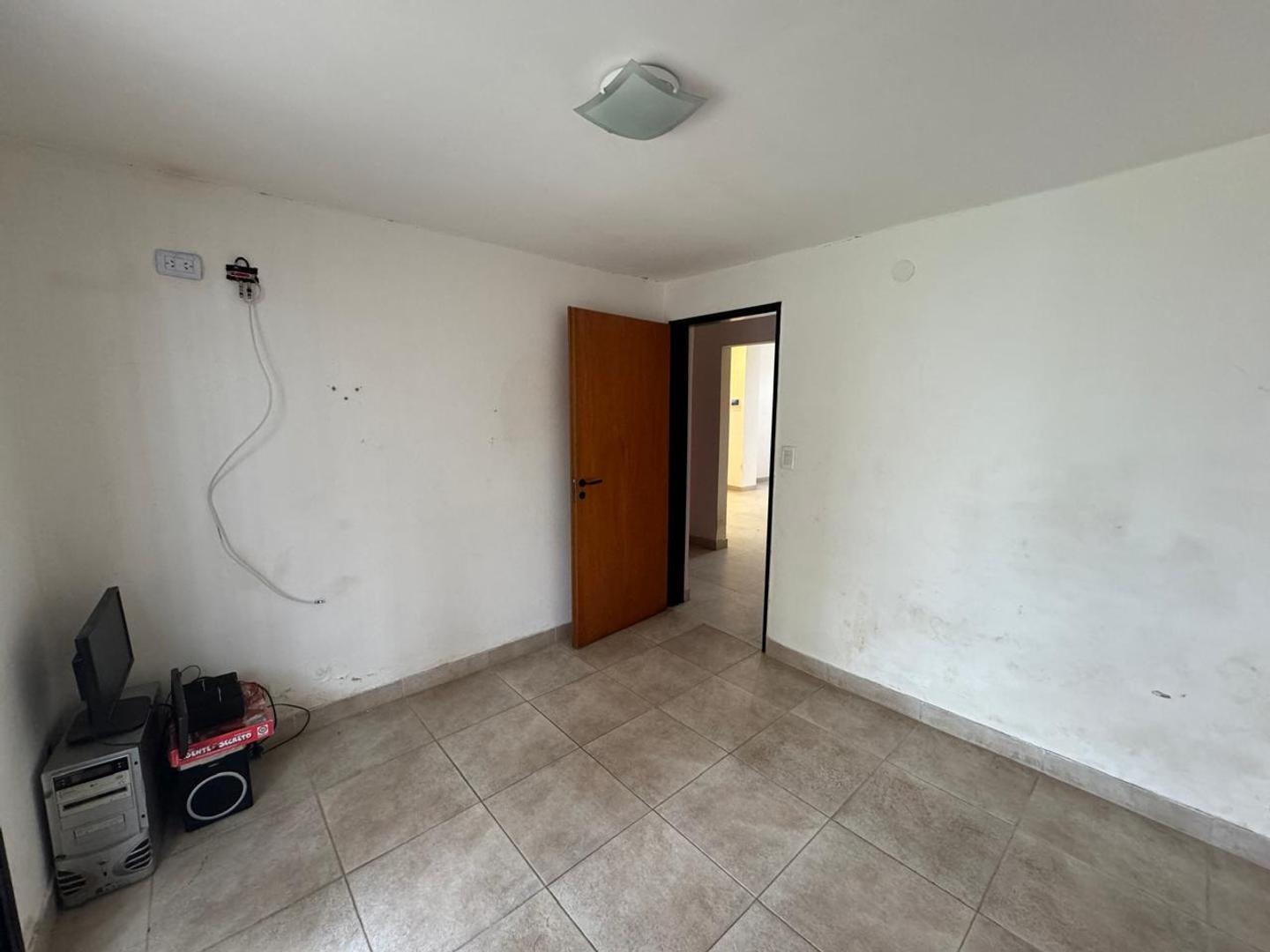 Depto Tipo Casa en Venta en Ituzaingo Sur, USD 120.000