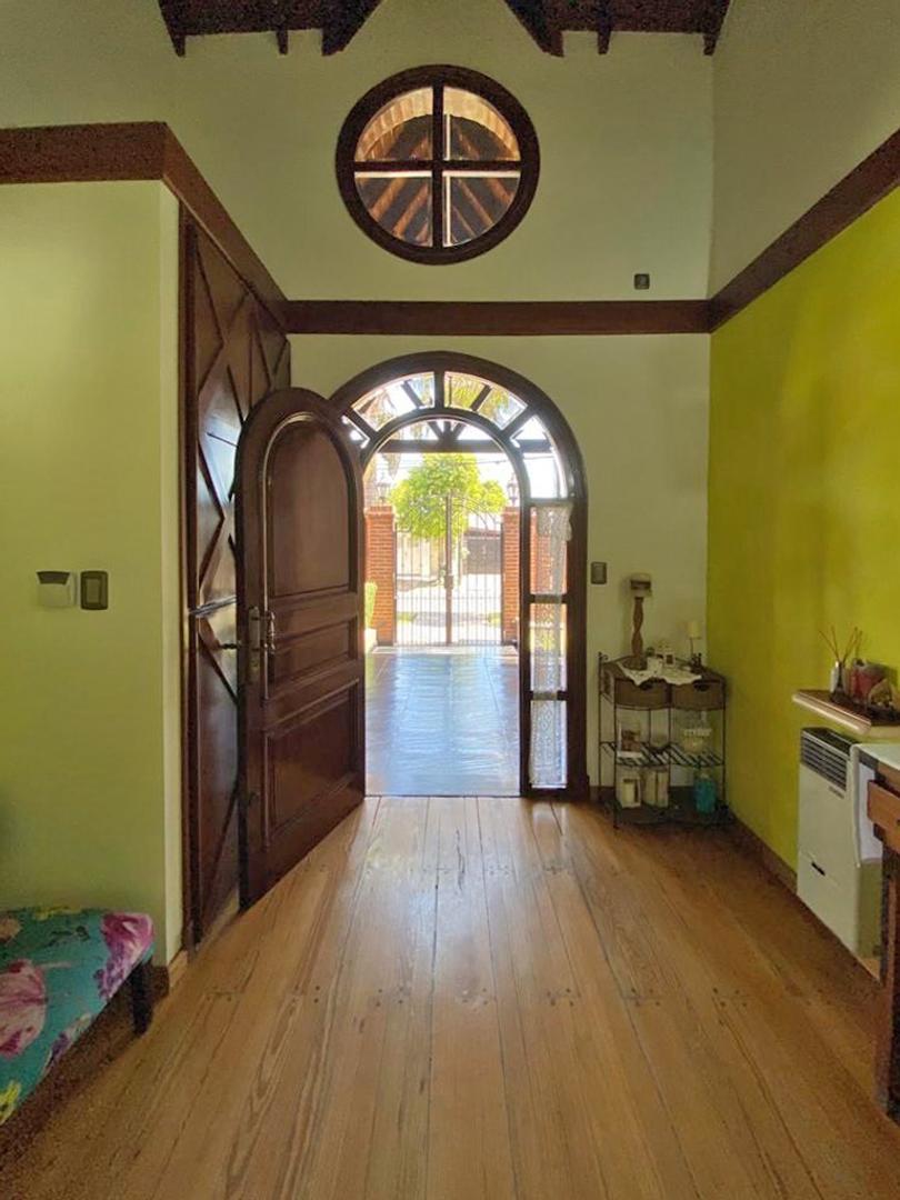 Casa 5 ambientes con 4 baños