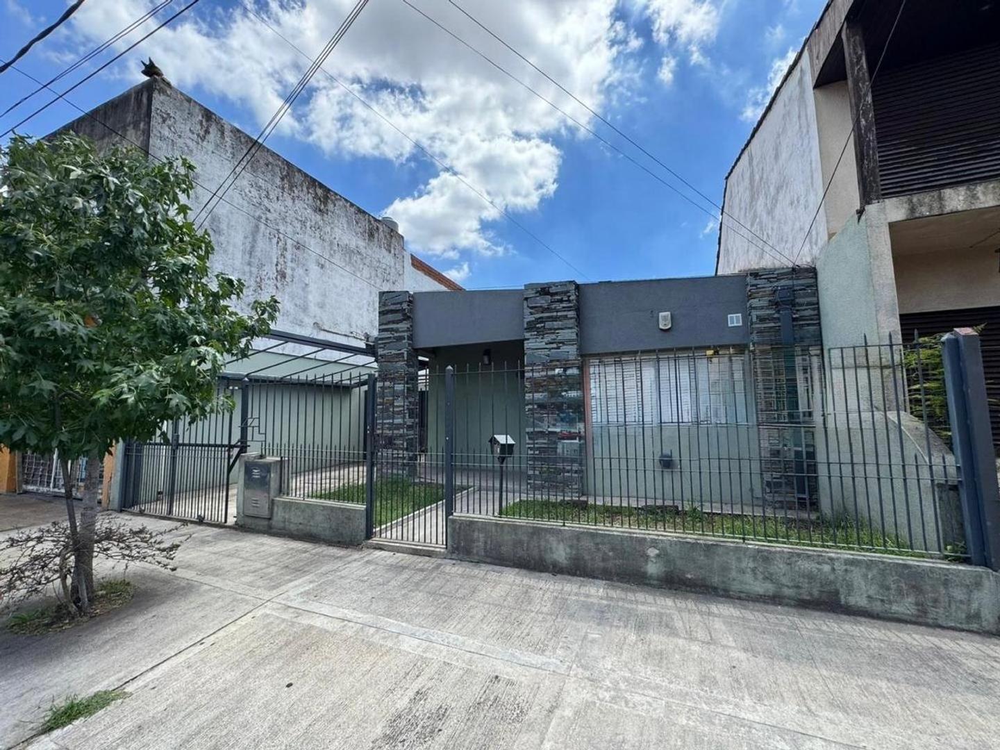 VENTA CASA 3 AMBIENTES – ITUZAINGÓ