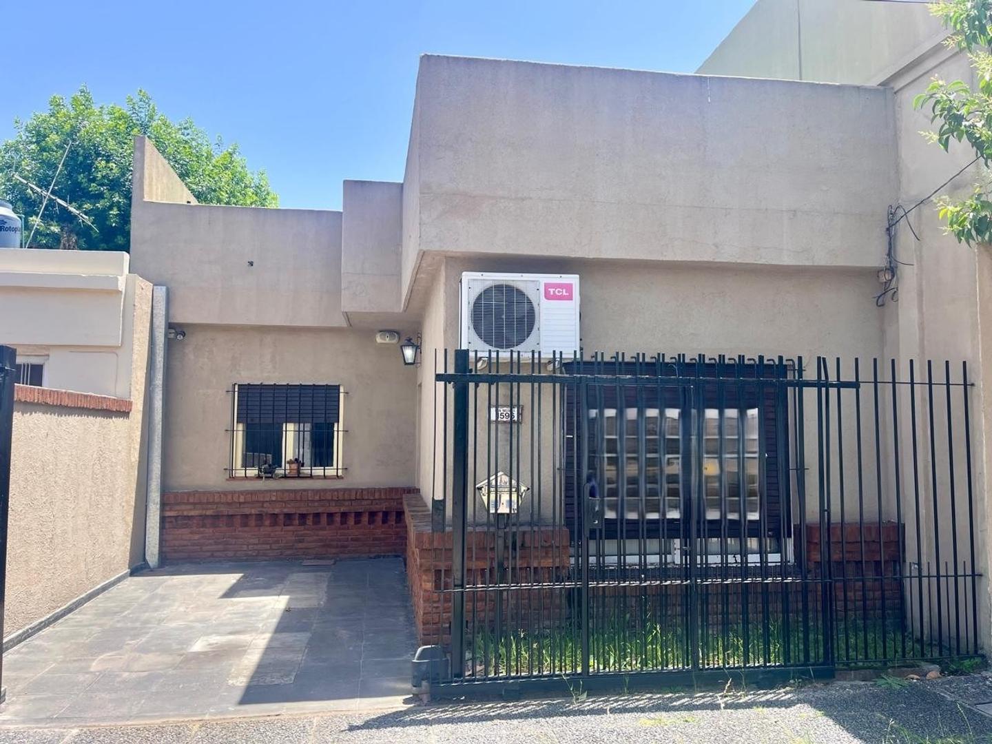 Castelar Norte, PH con dos dormitorios y amplia terraza