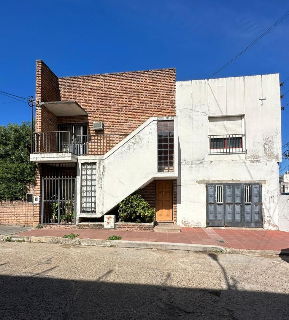 Casa en venta, zona próxima al centro de la ciudad