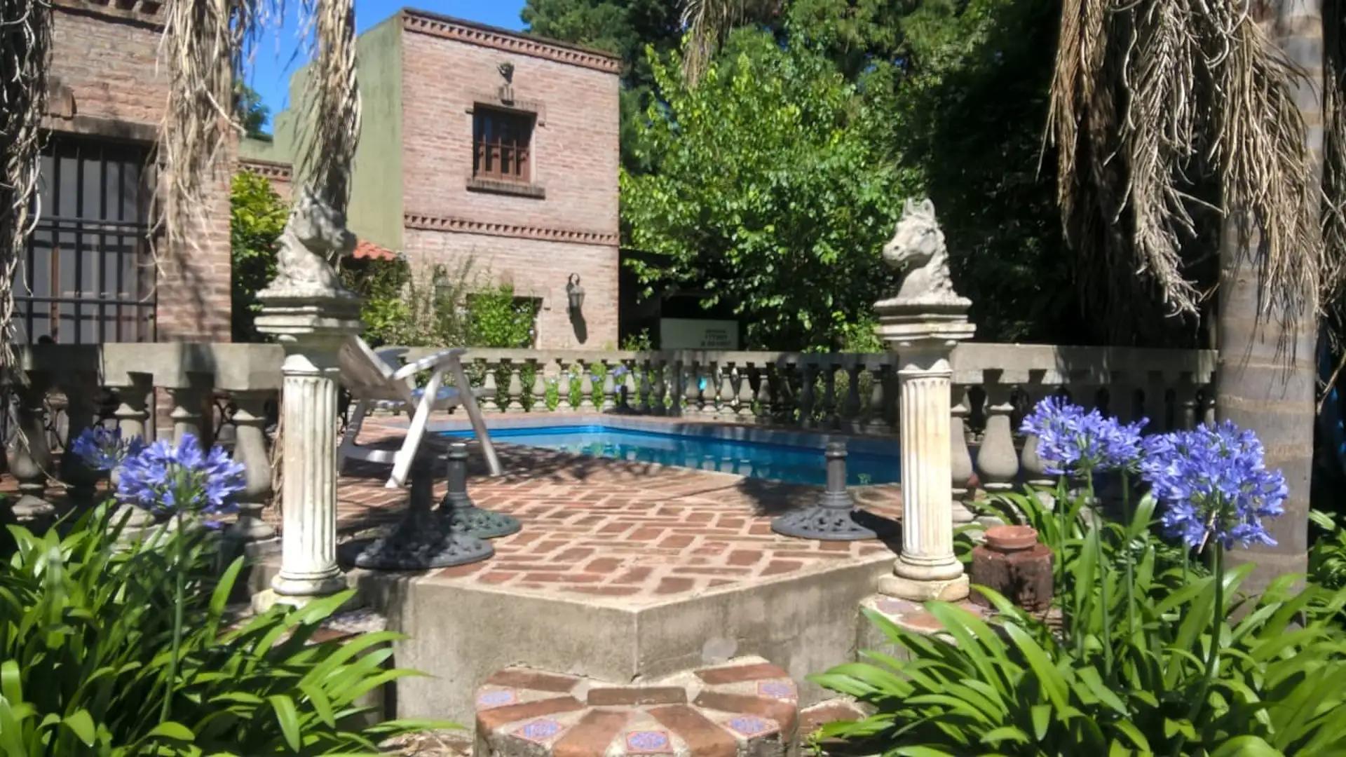 2 cuadras de ruta 25 y 12 cuadras de panamericana.-