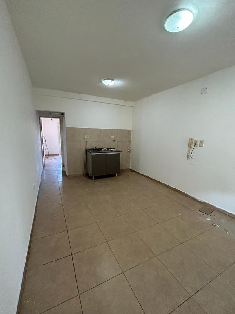 Roberto Mora 60 , Piso 1