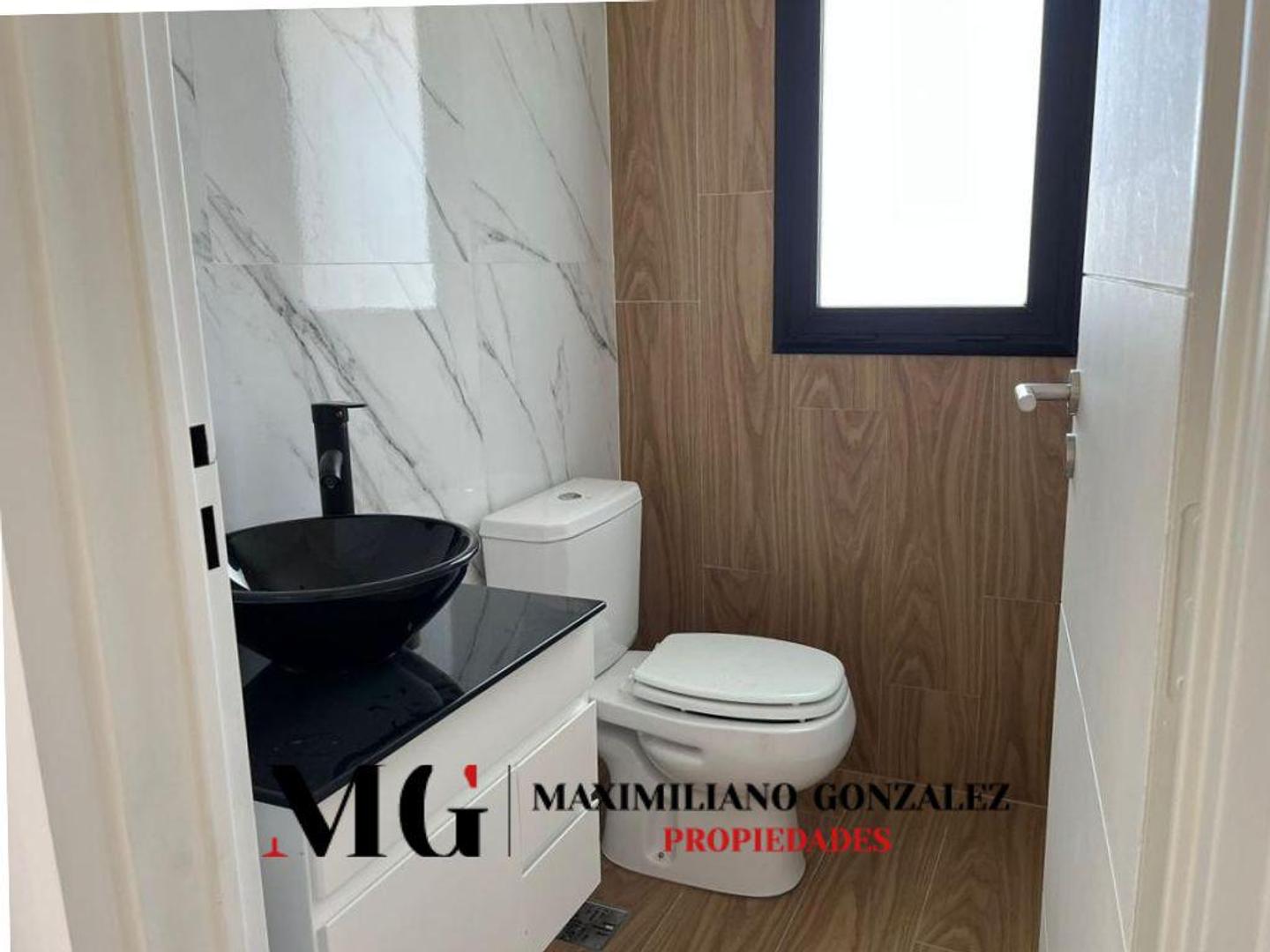 Casa 4 ambientes con 2 baños