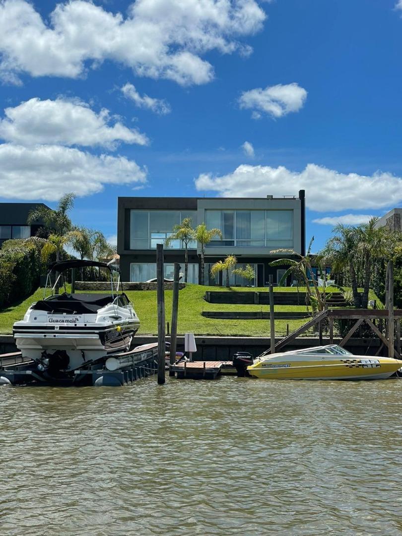 Casa en Venta Barrio San Benito Complejo Nautico Villanueva