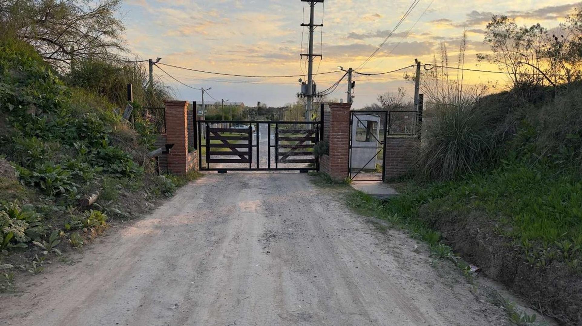 Avenida Doctor Arturo Frondizi 100