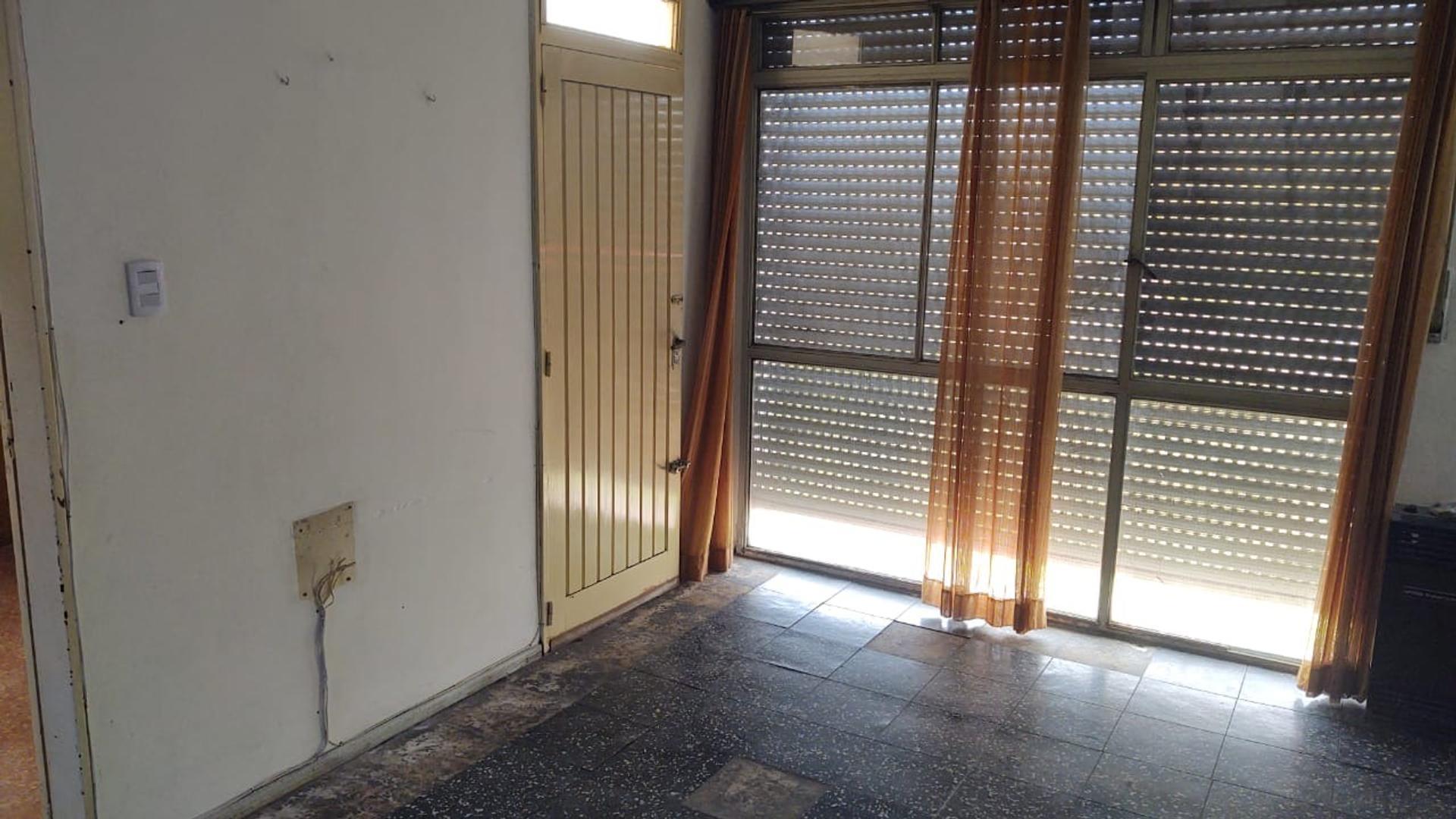 Depto Tipo Casa en Venta 50 años