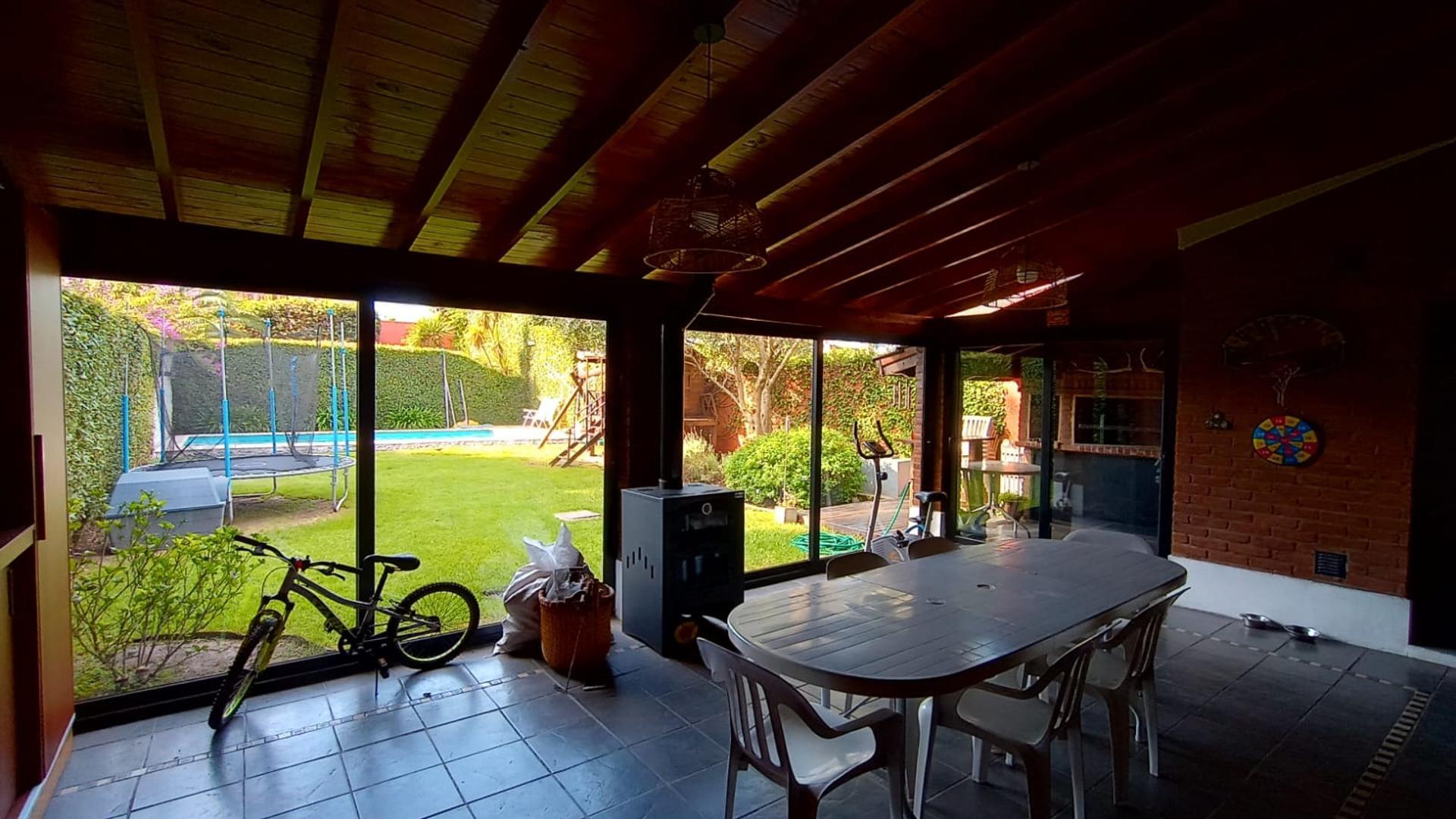 Casa en Venta con 2 cocheras