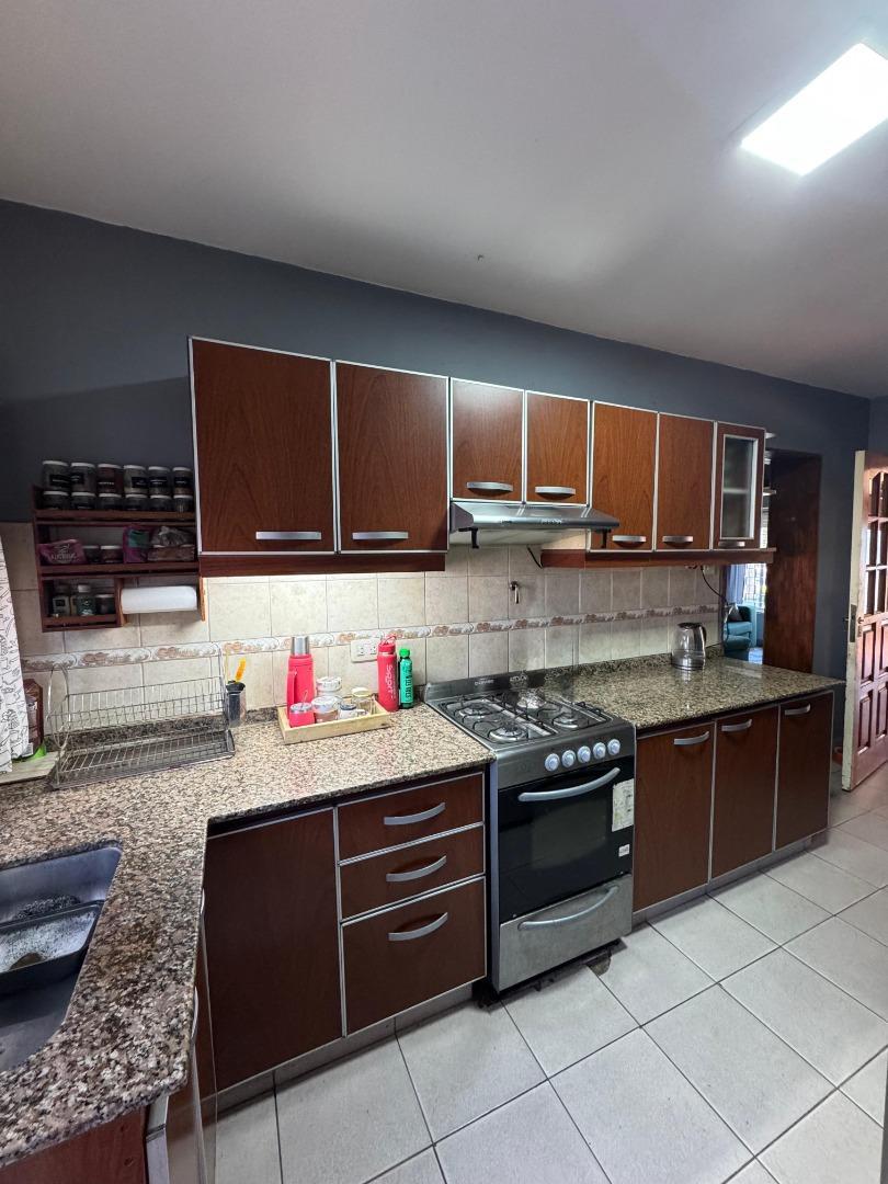 Casa 4 ambientes con 1 baño