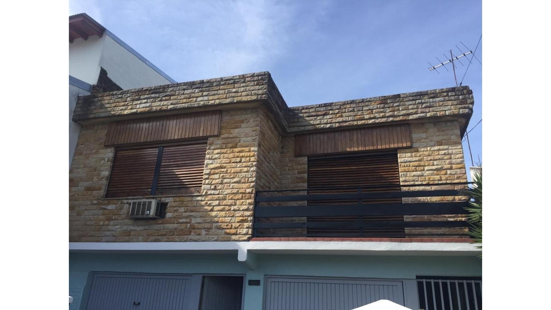 Depto Tipo Casa en Venta de 3 ambientes