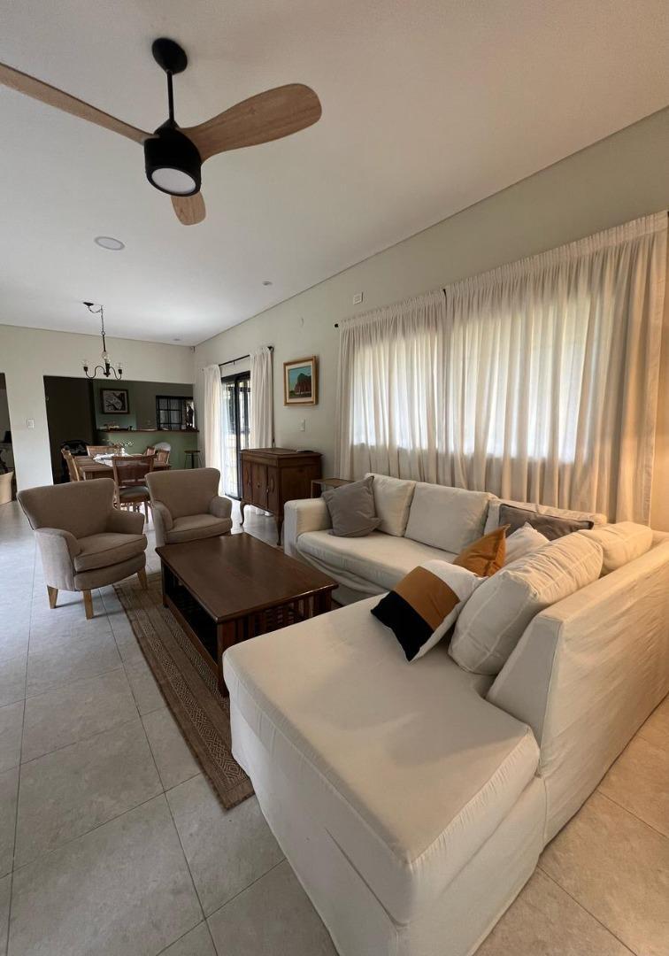 Casa 4 ambientes con 3 baños