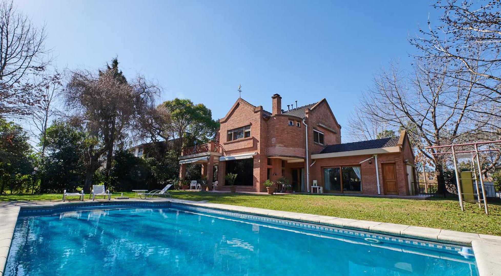 Venta Casa 5 ambientes  Tigre Club de Campo Hacoaj ubicada sobre un lote y medio