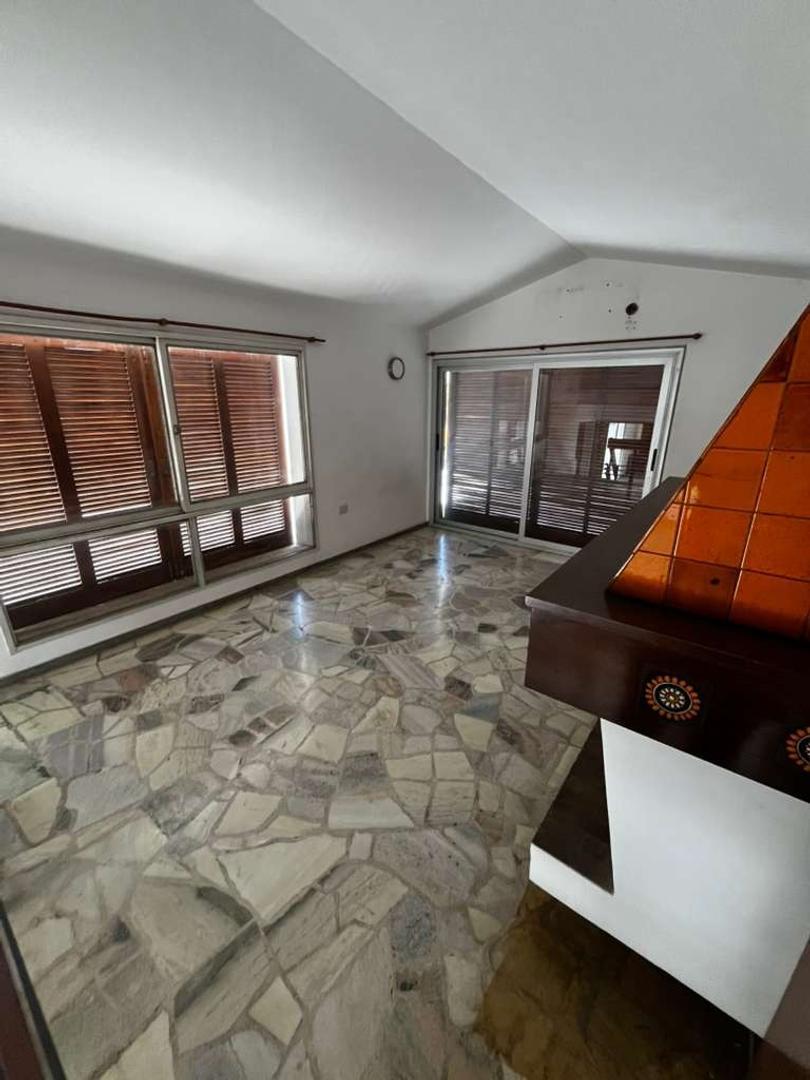 AMPLIA CASA EN VENTA APTA A CREDITO PARQUE CHACABUCO-CORDOBA