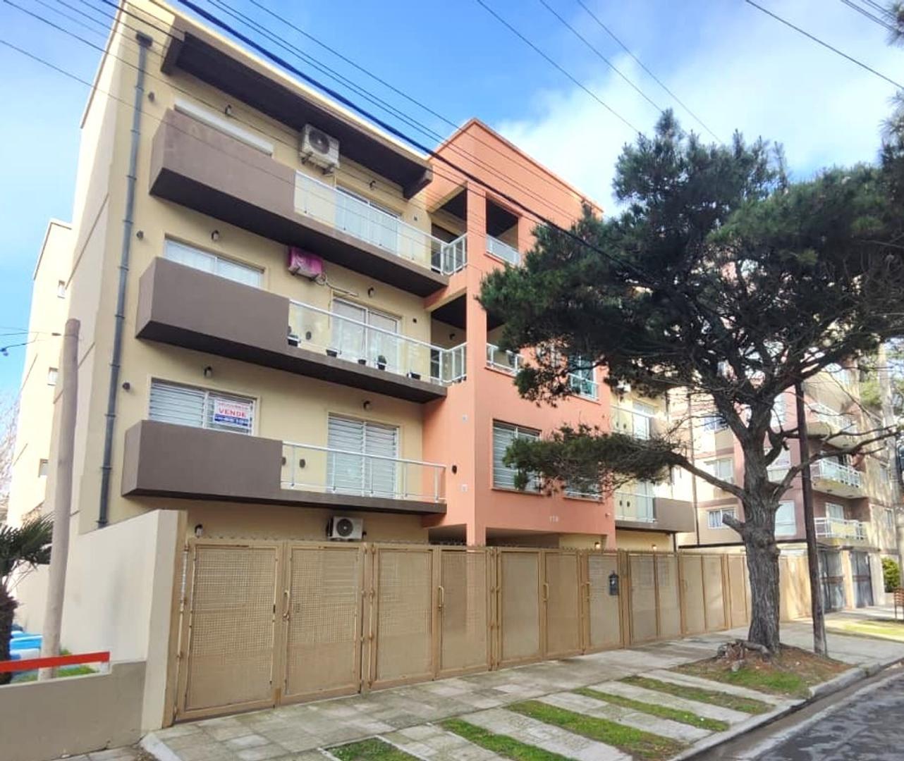 Moderno 2 Amb. con Cochera, Lavadero y Balcón, 65m² totales.