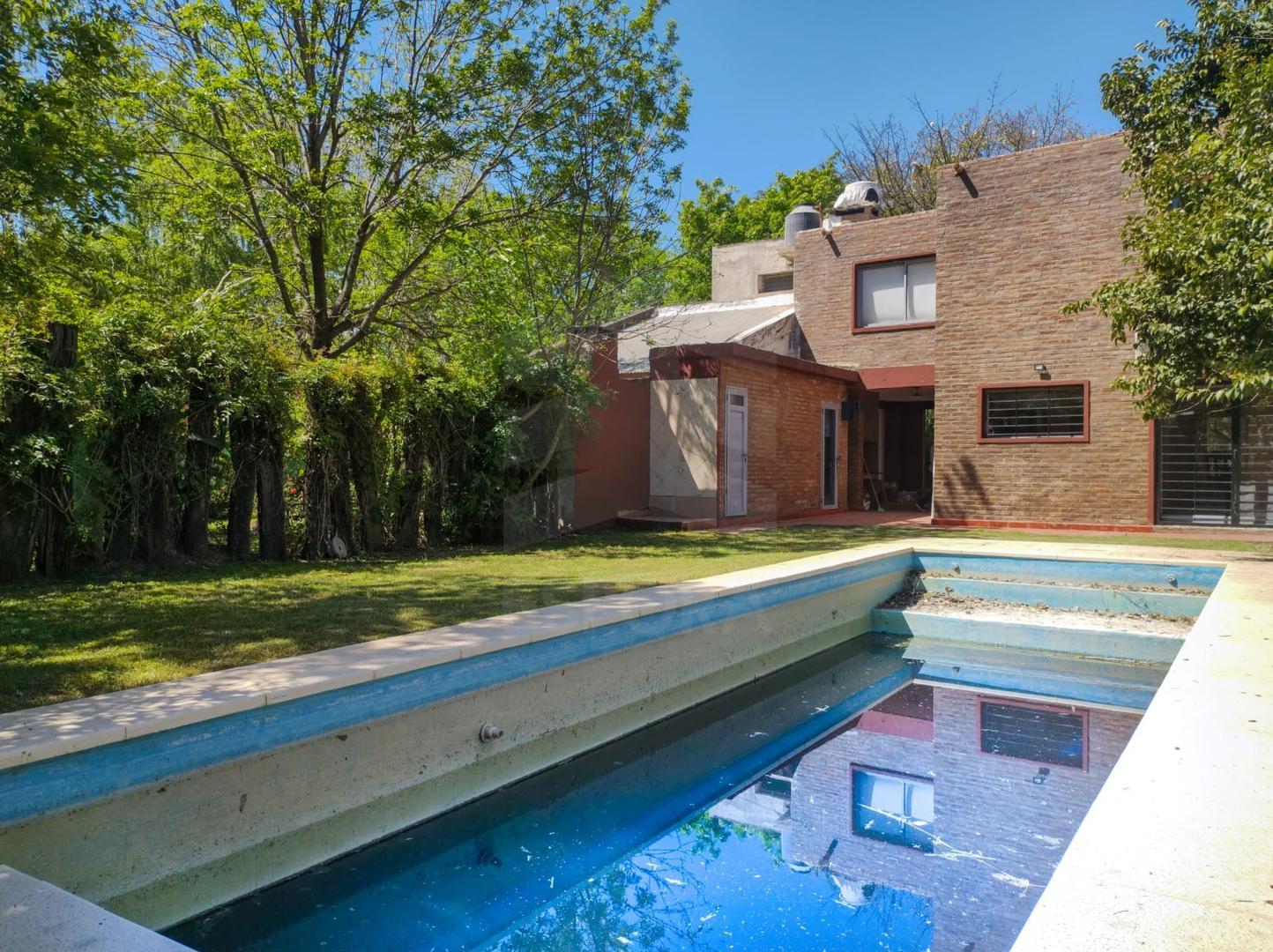 Casa en Venta con 2 cocheras