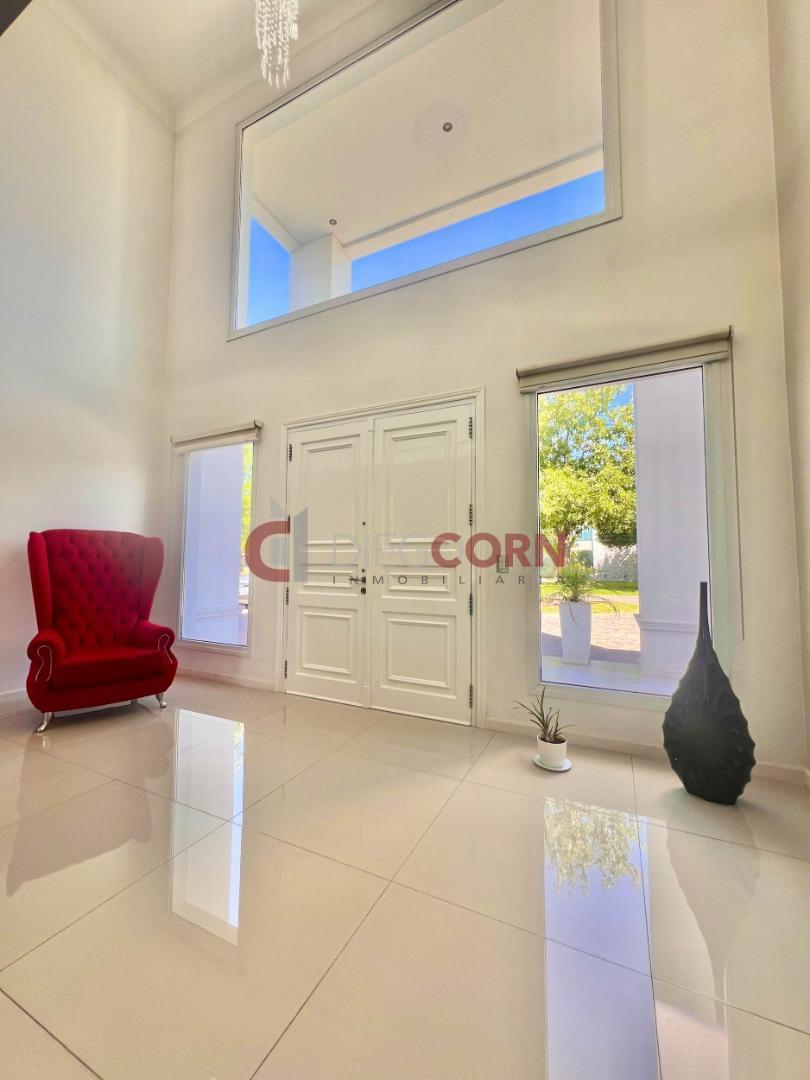 Casa 6 ambientes con 5 baños